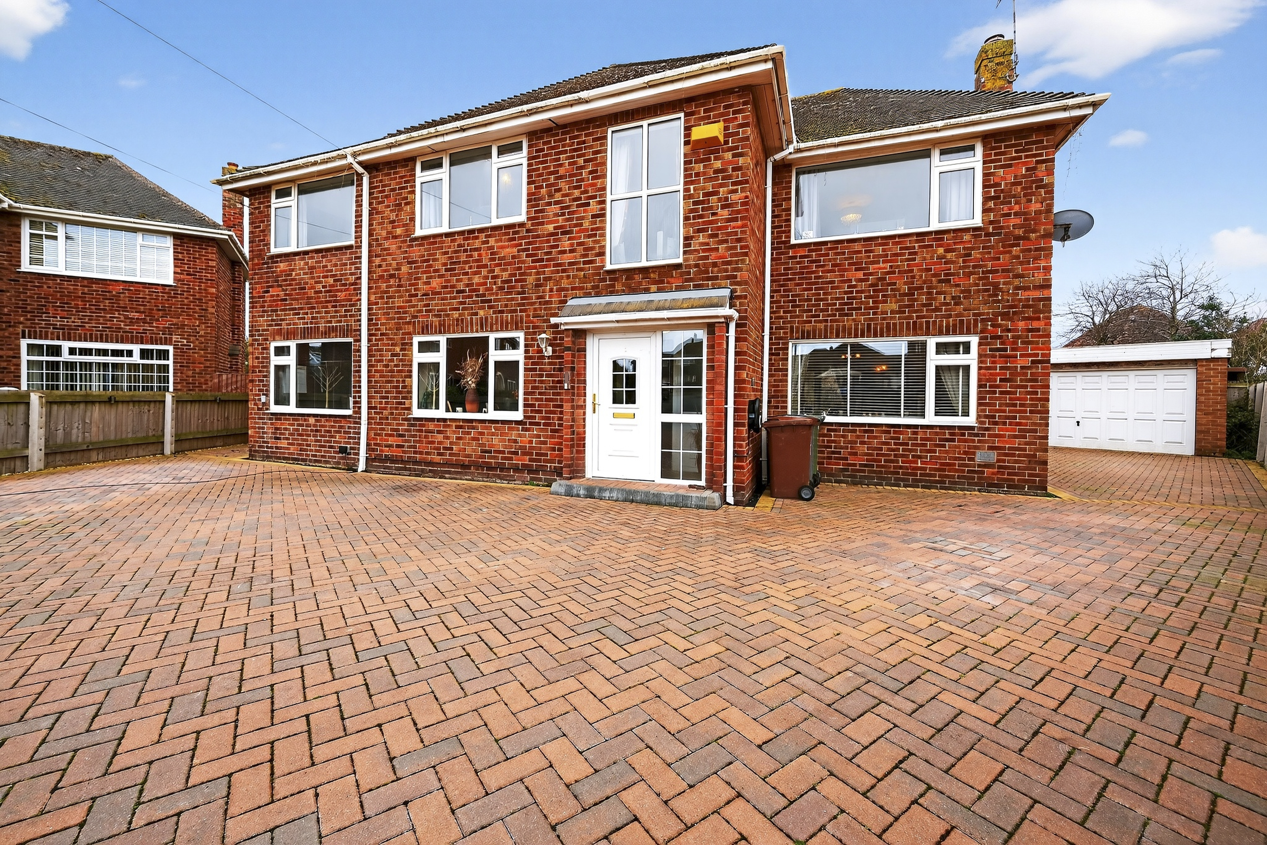 4 bedroom detached house